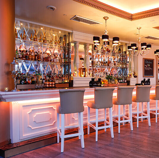 Villa Azur Restaurant and Lounge